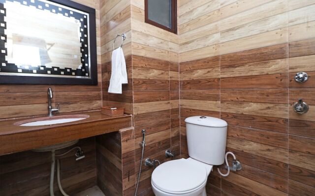 Nhu Phuc Hotel by OYO Rooms