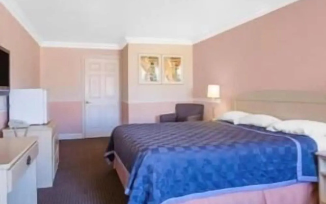 Super 8 Hayward Downtown