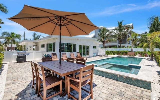The Palm Leaf 3 Bedroom Home by RedAwning