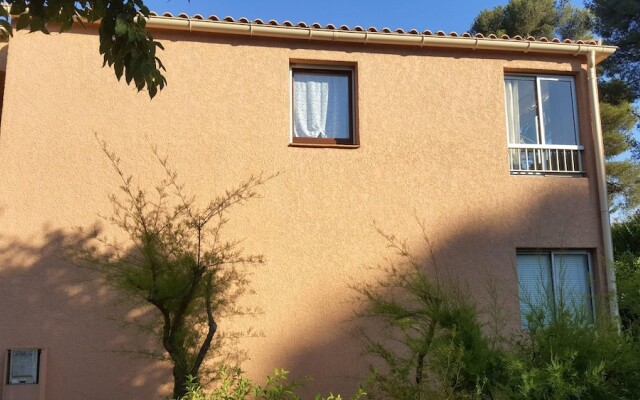 Studio in Sanary-sur-mer, With Wonderful Mountain View and Enclosed Ga