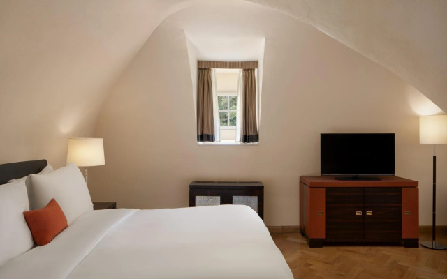 Mandarin Oriental, Prague