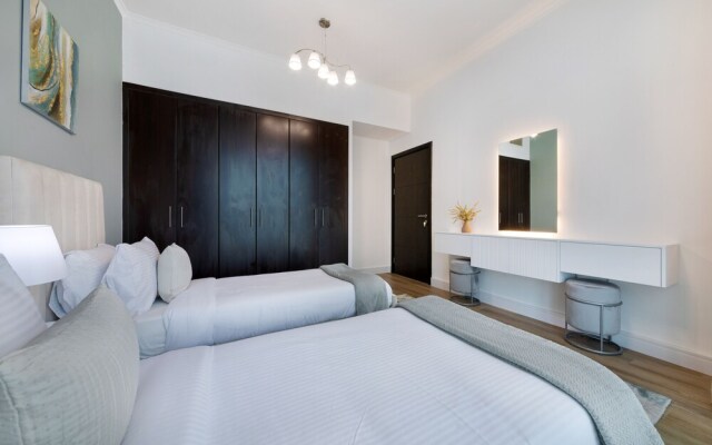 Maison Privee - High-Floor Trendy Apt w/ Marina, Palm & Ocean Vws