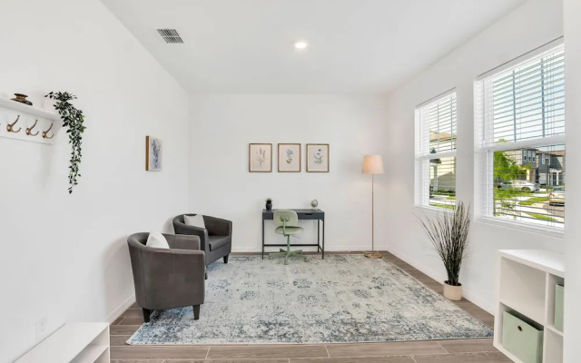 Upstay - Spacious Lakefront Home Near Disney