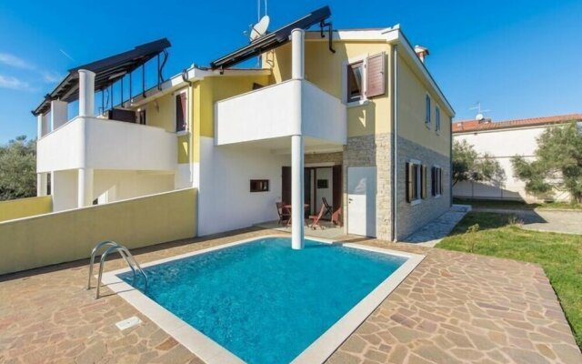 Classy Holiday Home in Novigrad With Private Pool