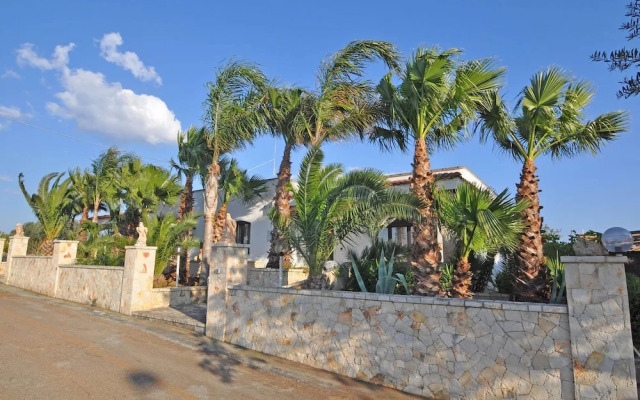 Villa Magnolia 1 Sleeps 8 Close to the sea