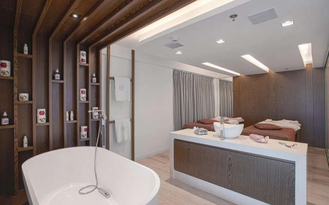 Suryaa Hotel Pinhais, Curio Collection by Hilton