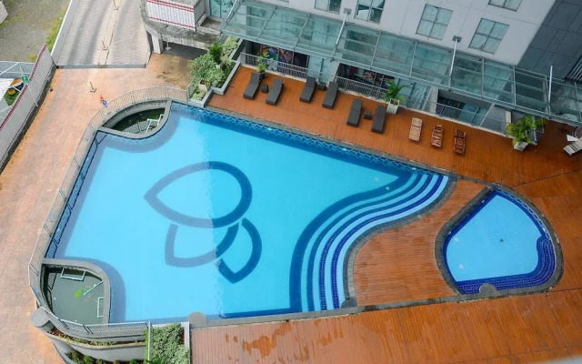 Beautiful and Comfy 2BR Apartment at Royal Olive Residence