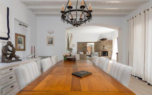 Blueros Luxury Villa