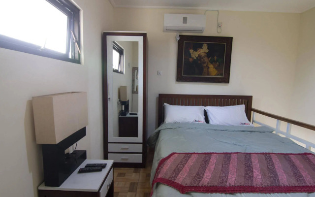 RedDoorz Mayjen Sungkono