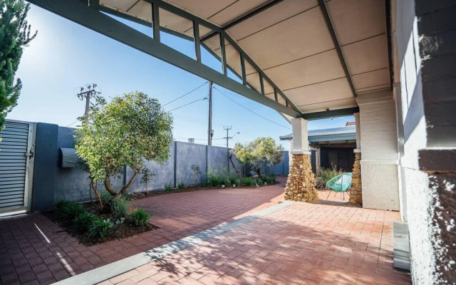 Santorini on Seaview-beachside Living - Sauna - Wifi