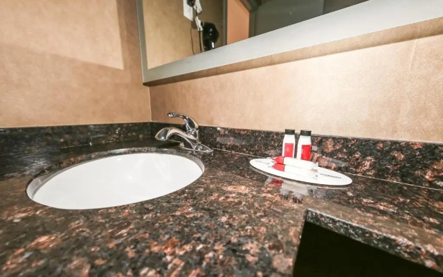 Howard Johnson Express Inn - Winnipeg West