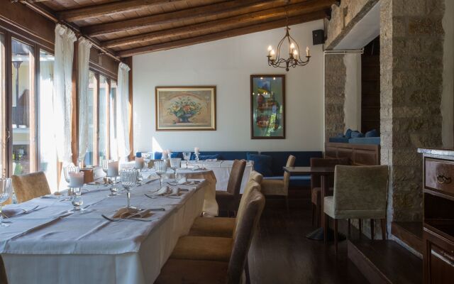 Country Club Hotel & Suites