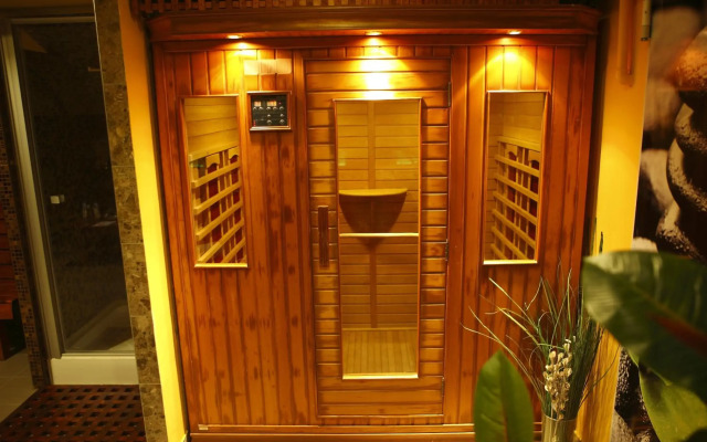 Six Inn Hotel