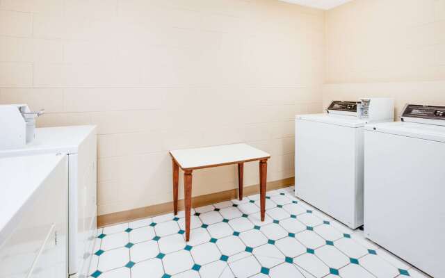 Super 8 by Wyndham Brooklyn