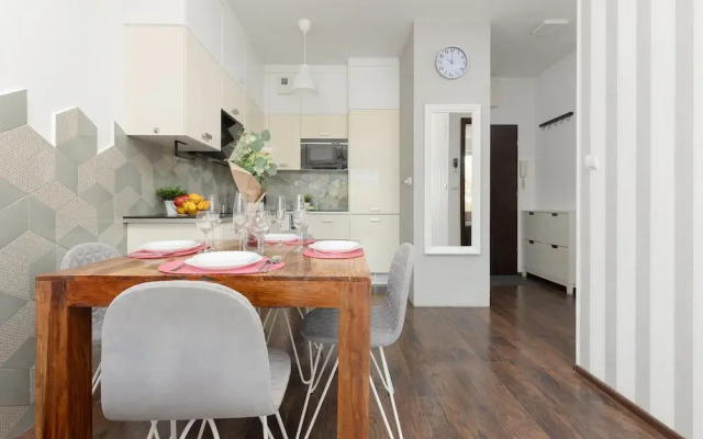 Bright Warsaw Apartment by Renters