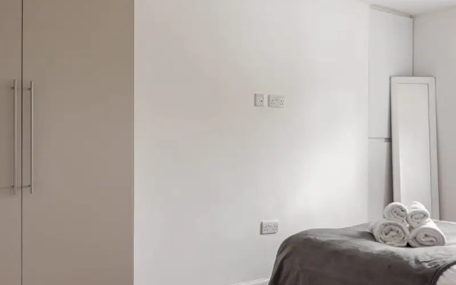 Modern Kensington Studio