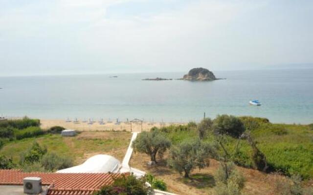 Villa Zaharo and Lilian Apartments