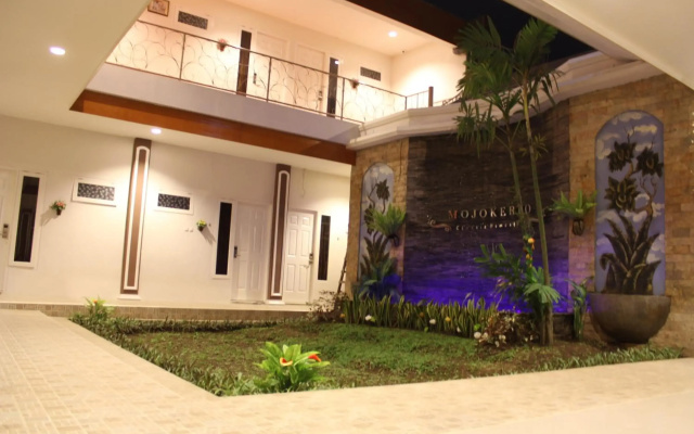 OYO 1239 Mojokerto Classic Homestay