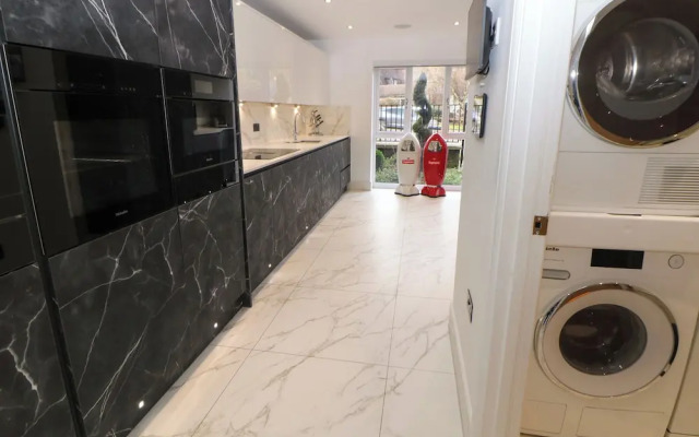 4 Rockcliffe Grange