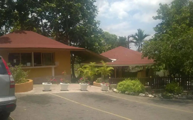 Palm Bay Guest House & Restaurant