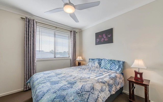 Seabreeze Haven -Wifi, Netflix, pet friendly beach house