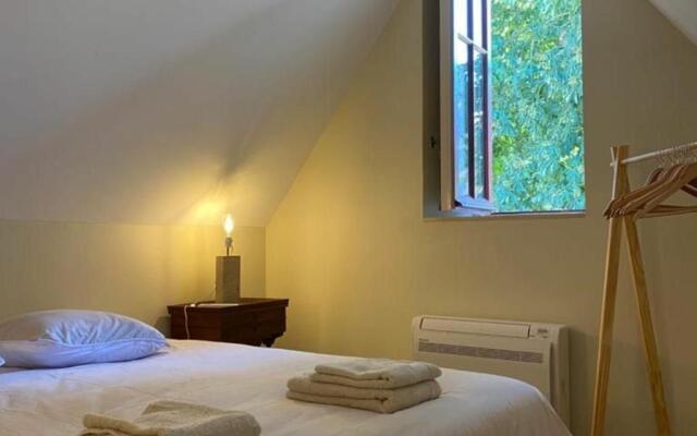 Gîte Ainay-le-Vieil, 3 pièces, 6 personnes - FR-1-586-7