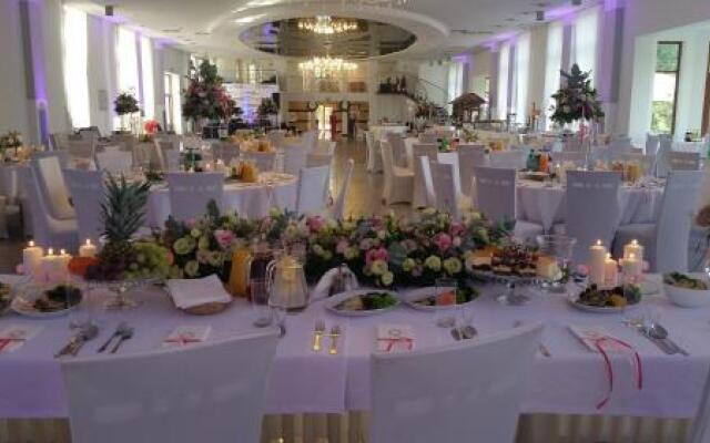 Hotel DYMINY