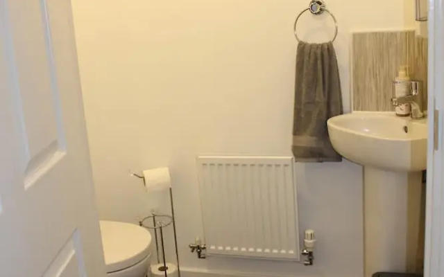 1-bed House - Sleeps 2 - Parking, Wifi