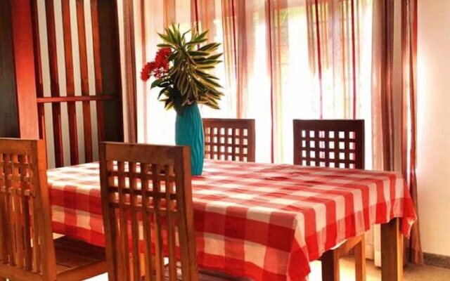 Waves Guest House & Turtle Restaurant