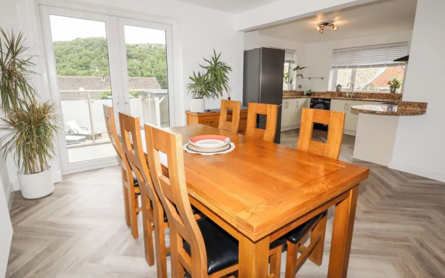 4 Bodnant Road
