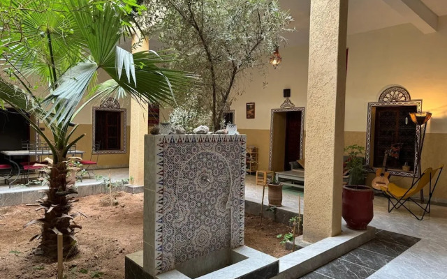 Room in Guest Room - Riad dar Tazoulte Bedroom