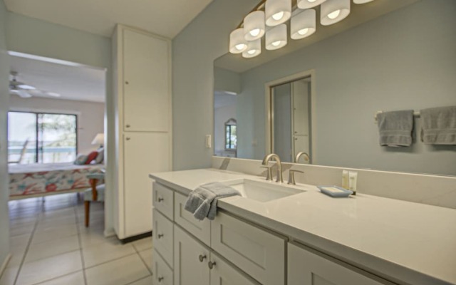 Beach Palms 6B by Anna Maria