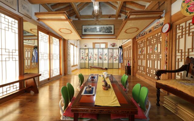 Moon Hanok Guesthouse