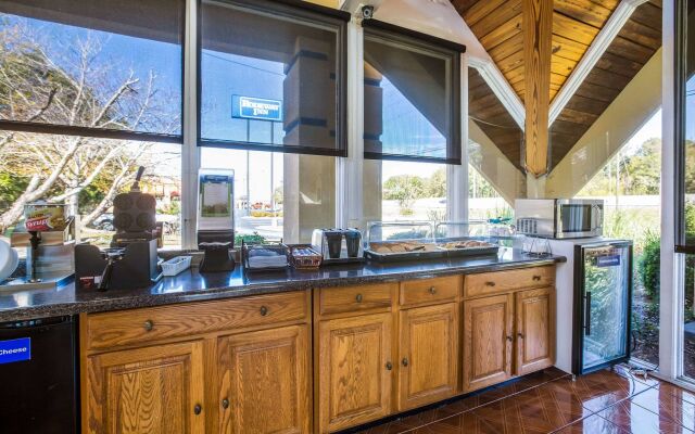 Super 8 by Wyndham Macon GA