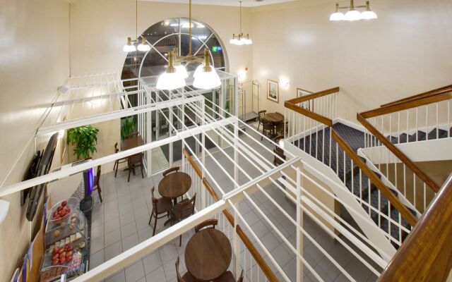 Holiday Inn Express Des Moines-At Drake University