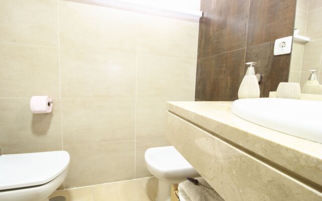 Deluxe Apartment San Julian With Parking