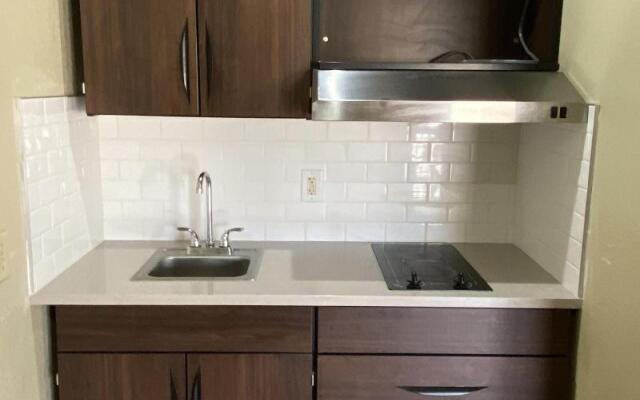 Stratford House Inn and Suites