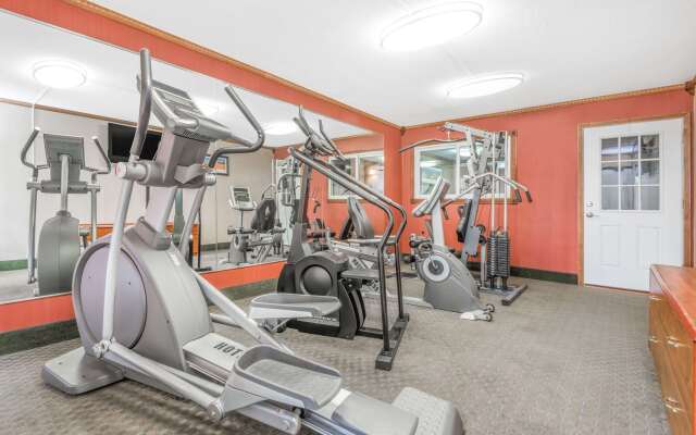 Howard Johnson by Wyndham Gillette