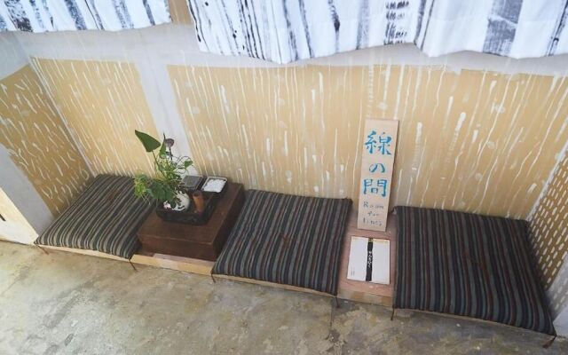 Cocoroom Guesthouse Cafe and Garden - Hostel