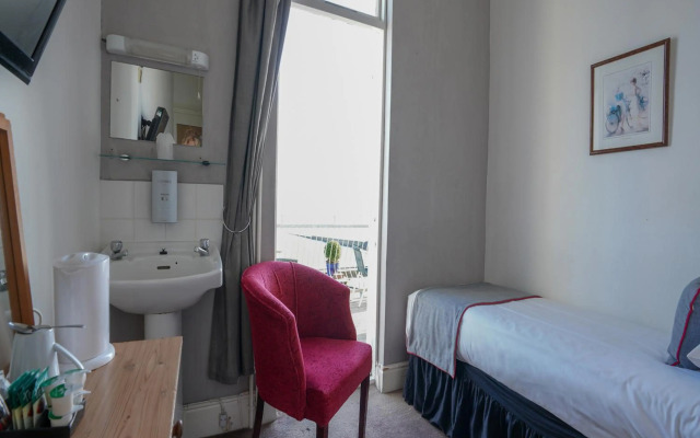 OYO Shanklin Beach Hotel