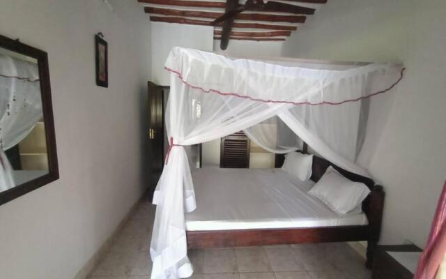 Kivulini House Diani 5 bedroom with pool