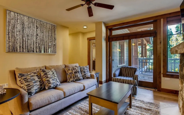 Water House On Main Street #6106