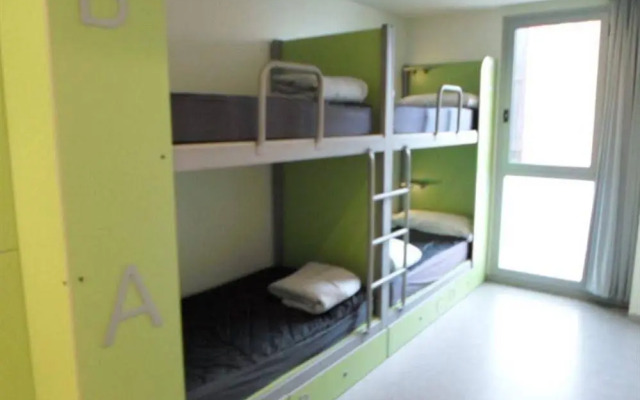 Twenty Tu Hi-tech Hostel