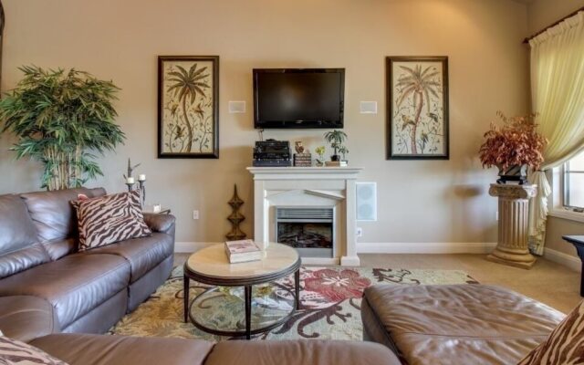 Living Local Lakeway Cove 2 Bedroom Condo