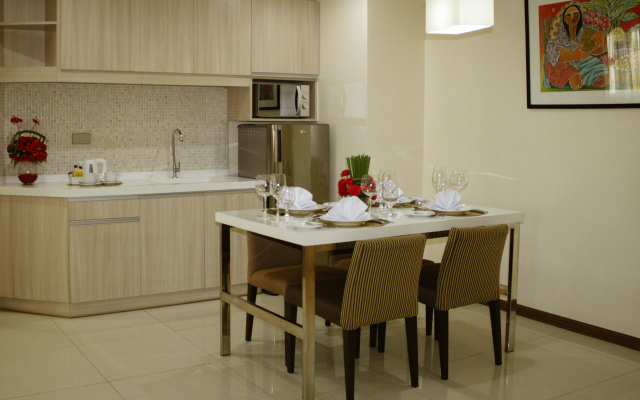 Golden Prince Hotel and Suites