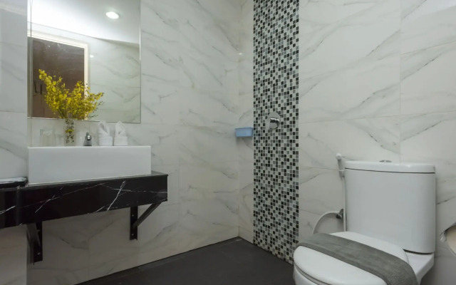 Oyo 490 Dk Hotel