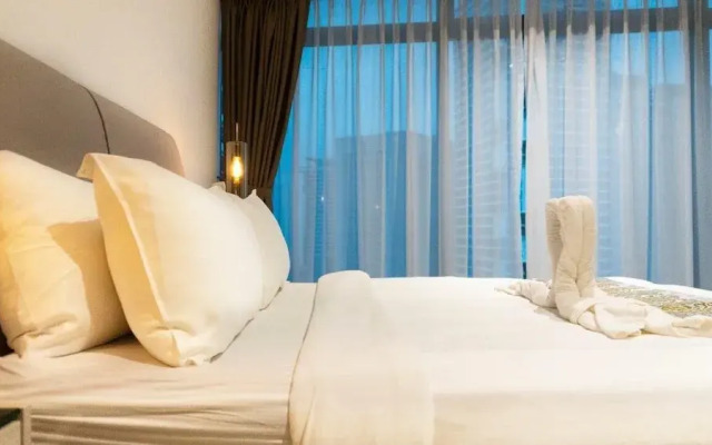 Moonway Luxury Suites At Eaton Residence