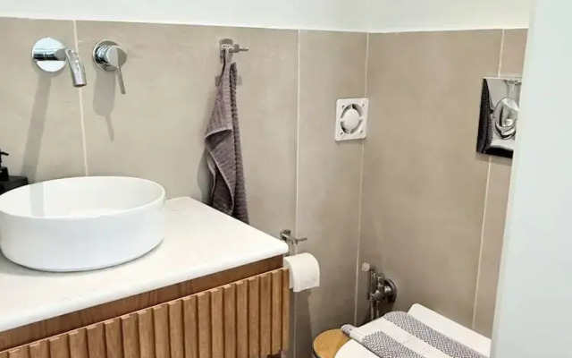 Azure Loft - 3min Walk to Beach, 10min to Old Town