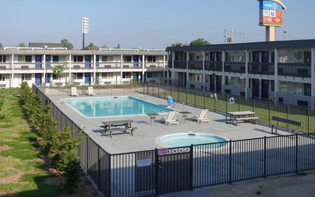 Motel 6 Claremont, CA