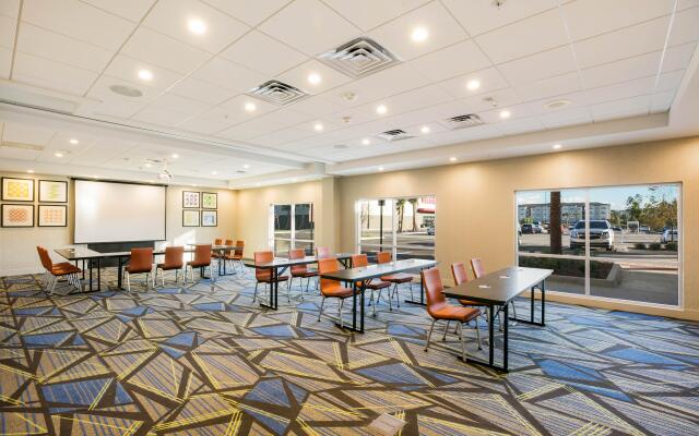 Holiday Inn Express & Suites Jacksonville - Town Center by IHG